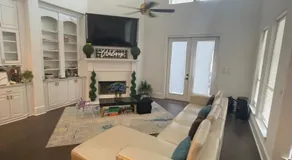 Cute Home with some Razzle Dazzle - Image 2