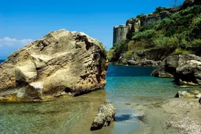 Astonishing view, a step from the beach - Image 3