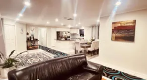 Spacious 6 Bedroom Holiday Home 15 Min Away From Melbourne Airport - Image 2
