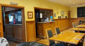 Greyhound Hotel - Image 3