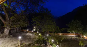 Walnut Heights By Roomy, Kalam - Image 5