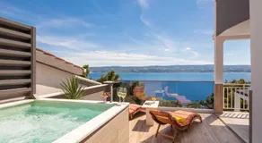 Luxury Seafront Villa with Heated Pool, Jacuzzi, Sea View, 150 m from Beach - Image 2
