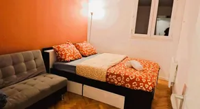 Mini studio avec kitchenette OU chambre confort avec frigo et TV Parking en option sur résa - Image 2