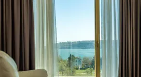Amiral Hotel - Image 2