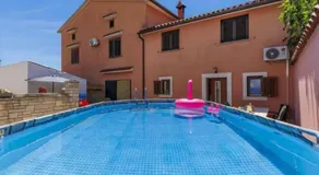 Apartment Karlo, Heated pool, private parking - Image 2