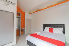 RedDoorz Syariah near BTC Fashion Mall - Image 1