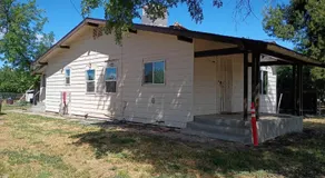 Peaceful Country Stay, Blue Home in Fresno - Image 5