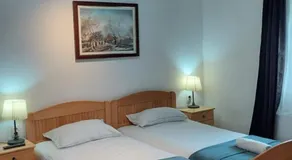 EVA HOUSE - Image 2