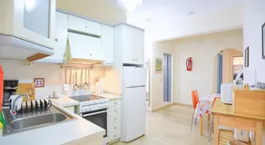 Kaminaki Beachfront Apartments - Image 5
