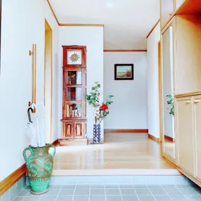 Young House - Image 3