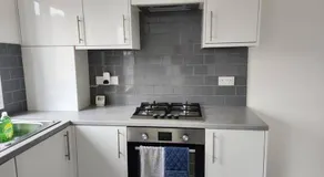 Hazel 1-Bedroom Flat, Parking, WiFi, Netflix, Prime location - Image 5