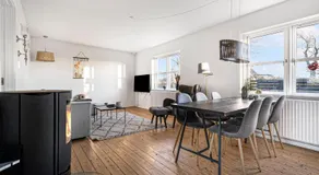 Lovely Holiday Home In Idyllic Surroundings - Image 2