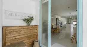 Spacious 4-Bed House with Secure Parking - Image 3
