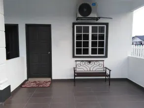 FAMILY STUDIO HOUSE - SHAH HOMESTAY PULAU INDAH - Image 2