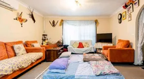 BIDWILL GARDENS - 2 Rooms A Private Room with a King-Size Bed or Open Lounge Room Floor Mattress SHARED Bathroom FREE Kitchen Essentials FREE Laundry Facilities Fast NBN WIFI HDTV NETFLIX, YOUTUBE, KAYO Meal and Transport Service Available - Image 2