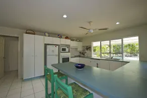 John's Tropical Island Home - FREE WIFI - Image 4