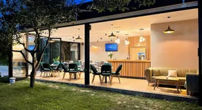 Airport Garden Hotel - Image 4