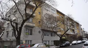 Bleak House - Bauhaus home in greener Budapest - Image 5