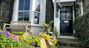 Luxury Pet Friendly 3 Bedroom Home with Copper Bath - Image 4