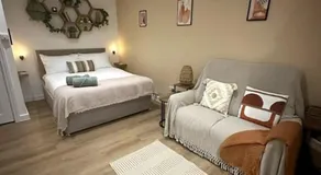 The Hive - Cosy Studio in Wells City Centre - Image 2