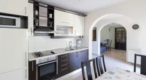 Maison avec barbecue, jardin et terrasse - Image 2