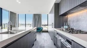 Luxury Penthouse with Astonishing Bay and City Views - Image 3