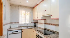 Pretty Bungalow With Private Garden - Image 5