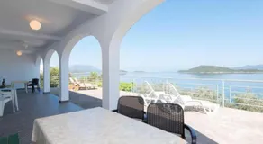Spacious and Cozy Seafront Apartments - Image 3