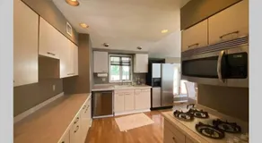 Cozy 4BR 3BA Home- Train to NYC, USOpen, CitiField Mets, MSG, Walk to Harbor & Golf - Image 4