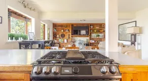 Modern 2 BR 2BA Biz Friendly Duplex with Fast Wi-Fi and Workspaces - Image 3