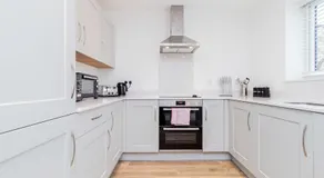 Stylish 4 Bedroom Home Perfect for Families - Image 5
