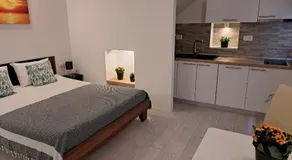 LUCIANA - Image 2