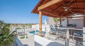 Large Private Terrace & Expansive Views - Image 4
