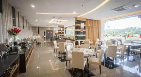 Lintas Platinum Hotel - Image 4