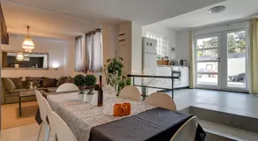 House Zoya - Image 4