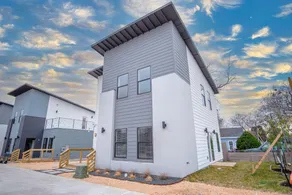 BRAND NEW Stylish 3BR2BA Near Exciting Downtown - Image 3