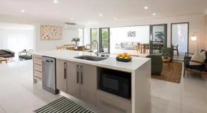 Le Palmier - coastal charm minutes from the beach - Image 3