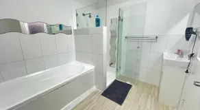 Queen Room with Air Conditioning, Train Station - LD4 - Image 2
