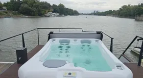 Prestige Yacht Resort Budapest - Image 4