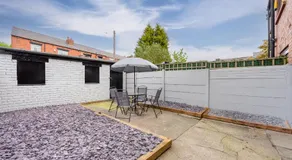Free Parking Stunning 3Bedroom Home In Wigan - Image 4