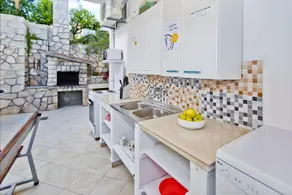 Luka's Lodge Guesthouse & Hostel - Image 3