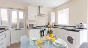 Monthly & Weekly Deals Available, Leisure & Business, 2 Bedroom Apartments, Oxford, Near John Radcli - Image 4