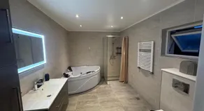 Luxury villa with modern design & spa bathroom - Image 2