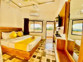 Hotel Vallabh with lake facing balcony - Image 4