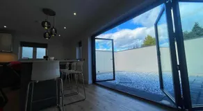 5 Bed house sleeps10 free parking pets city centre - Image 5