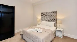 3-Bed South Kensington Flat with Outdoor Terrace - Image 5