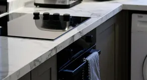 Serviced Apartment near Prestwick Airport with Private Parking - Long Stays Available - Image 3