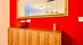Green Room - Image 5