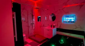 Suites&Spa 2 Suites 2 Jacuzzi 1 Sauna by L Amaryllis - Image 3