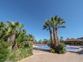 Bungalow in Tarragona by the Beach - Image 5